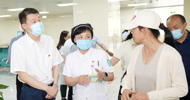 山西省卫健委党组书记、主任张波深入山西省人民医院就优化门诊流程开展专题调研